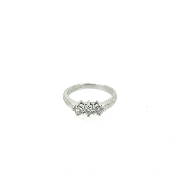 18ct & Diamond Ring