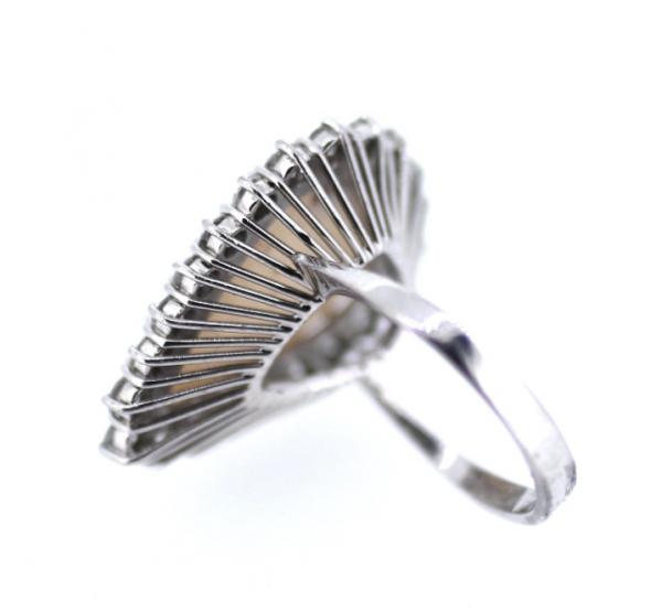 18ct White Gold, Opal & Diamond Ring - Image 3