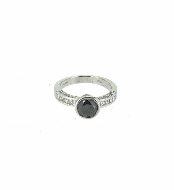18ct 1.40ct Black Diamond Ring.