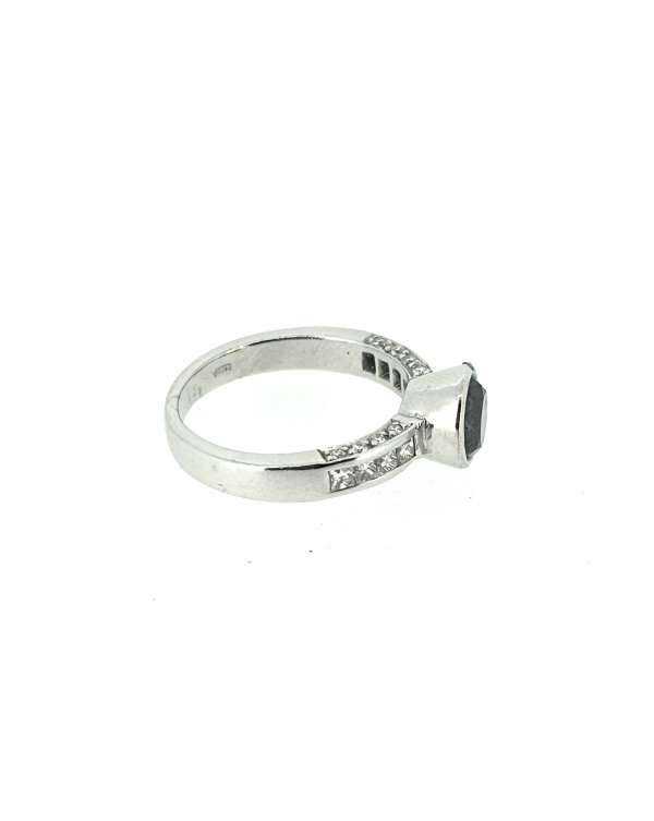 18ct 1.40ct Black Diamond Ring. - Image 3