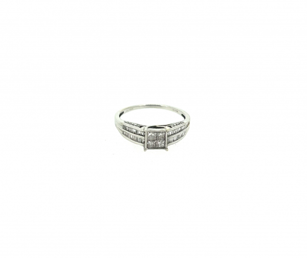 9ct & 0.50ct Diamond Ring.
