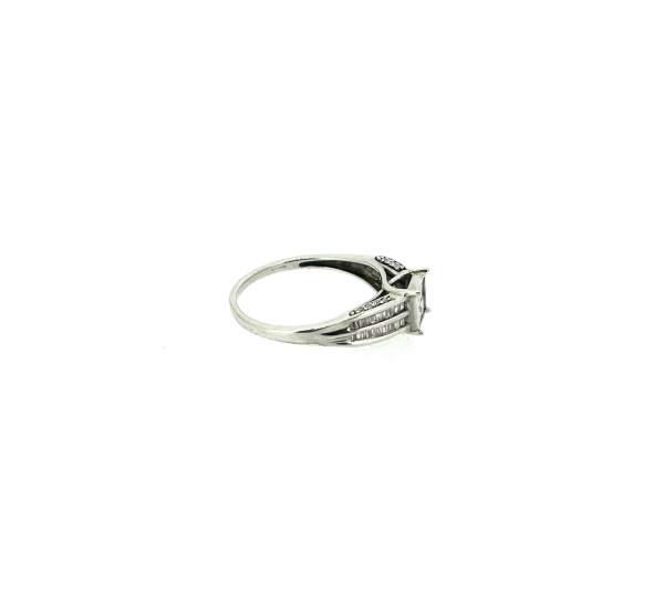 9ct & 0.50ct Diamond Ring. - Image 3