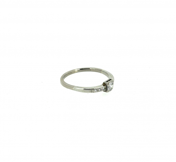 18ct & Diamond Ring