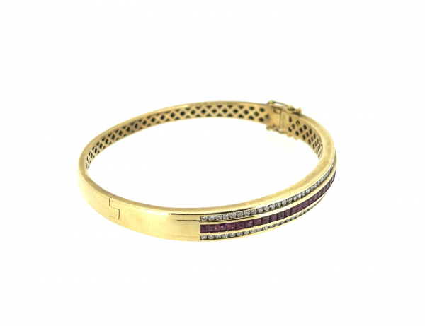 18ct Gold, 1.52ct Diamond, 1ct Ruby Bangle - Image 3