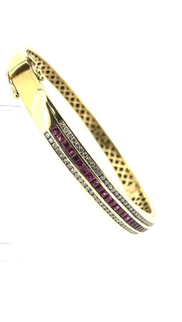 18ct Gold, 1.52ct Diamond, 1ct Ruby Bangle - Image 4