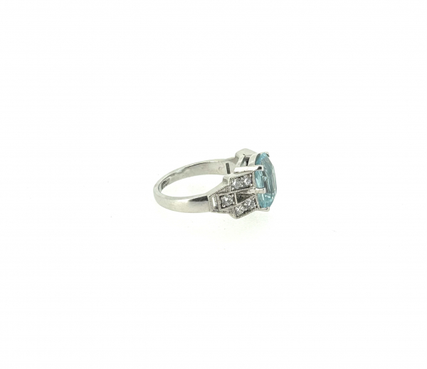 9ct Gold, 4ct Aquamarine & 0.50ct Diamond Ring - Image 3