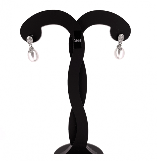 18ct Cultured Pearl & Diamond set of necklace and earrings - Image 5