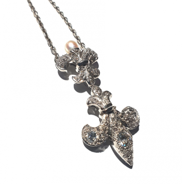 Platinum Art Deco Fleur-de-lis Pendant - Image 3