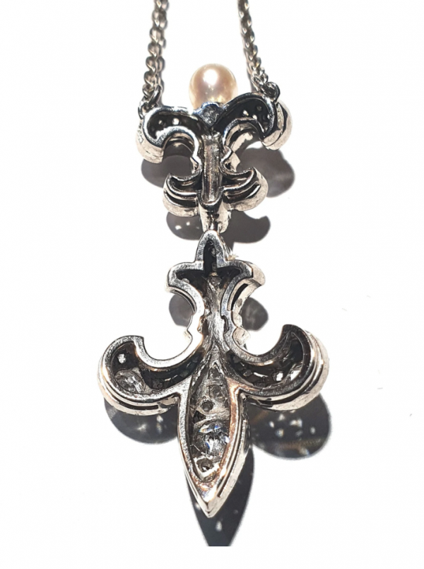 Platinum Art Deco Fleur-de-lis Pendant - Image 4