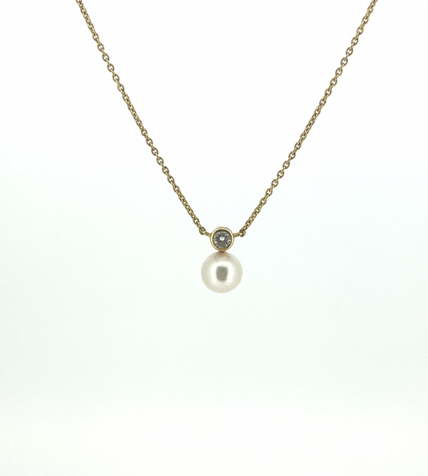 18ct, 0.15ct Diamond & Pearl Necklace