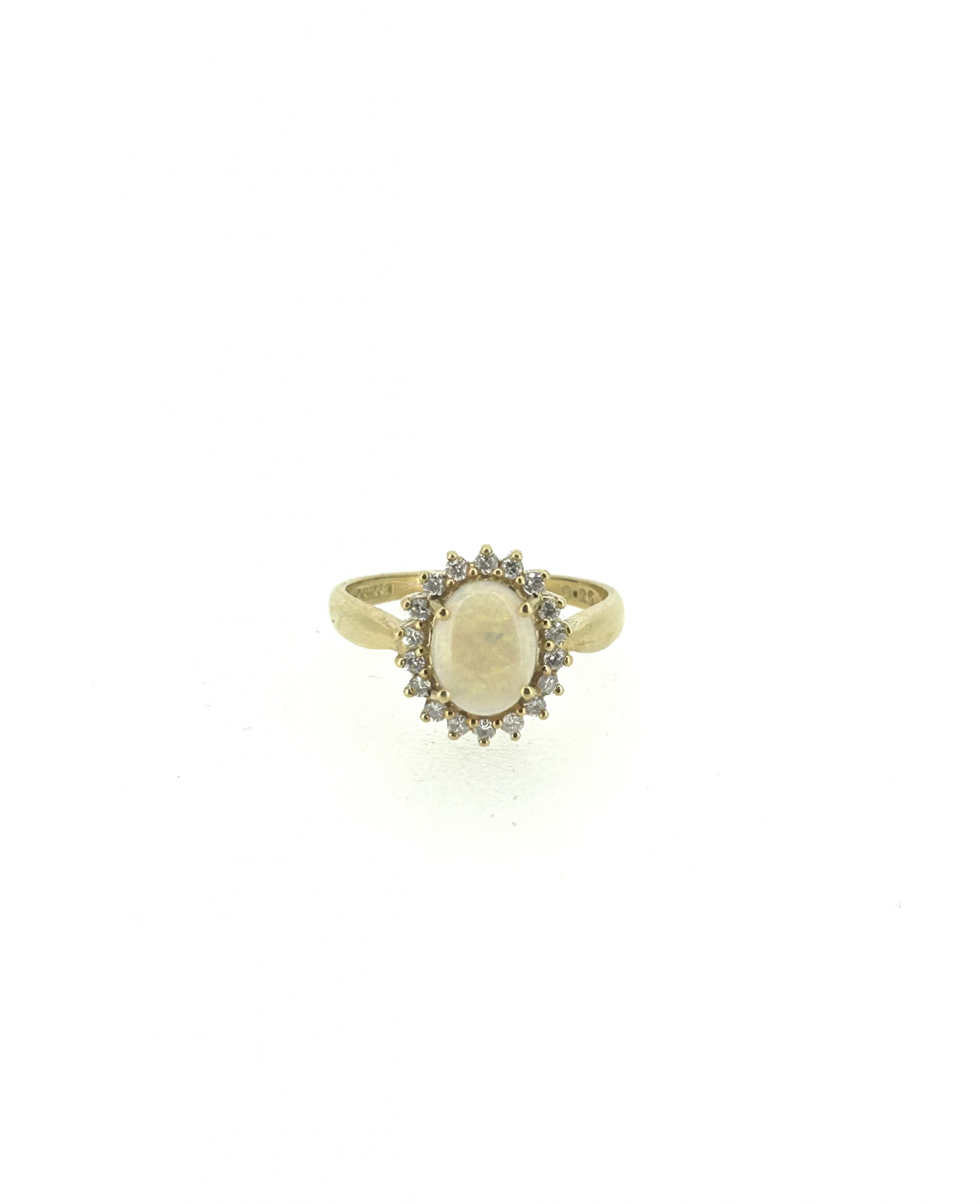 18ct Opal & Diamond ring
