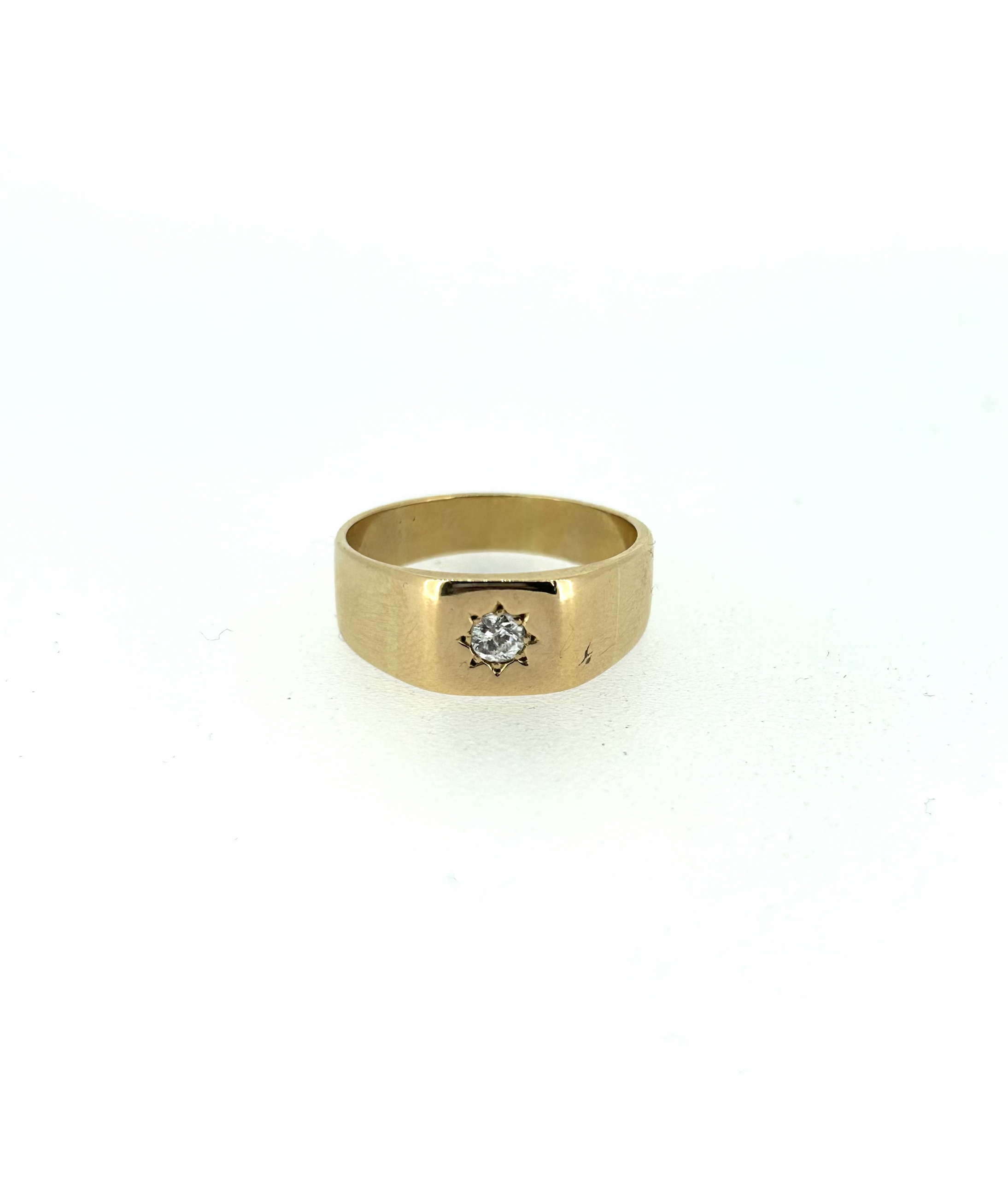 18ct Yellow Gold and Diamond Wedding Ring