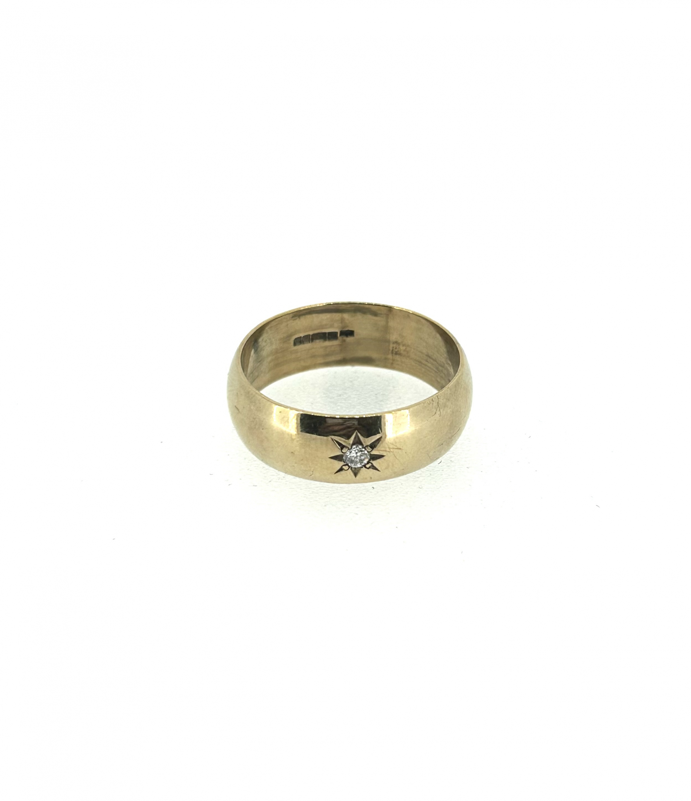 9ct Yellow Gold and Diamond wedding band - Image 4