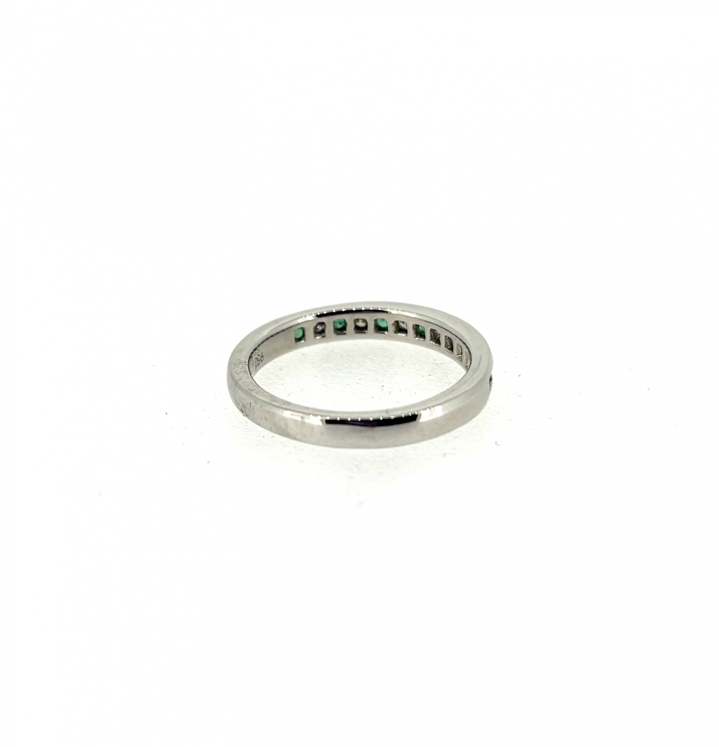Platinum, Diamond & Emerald Ring - Image 4