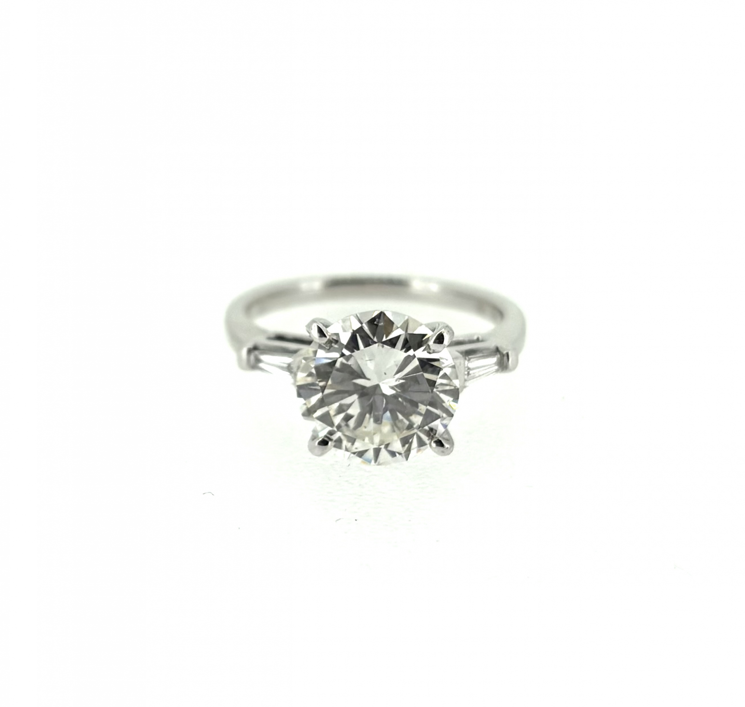 18ct White Gold & 3.20ct Diamond Ring.