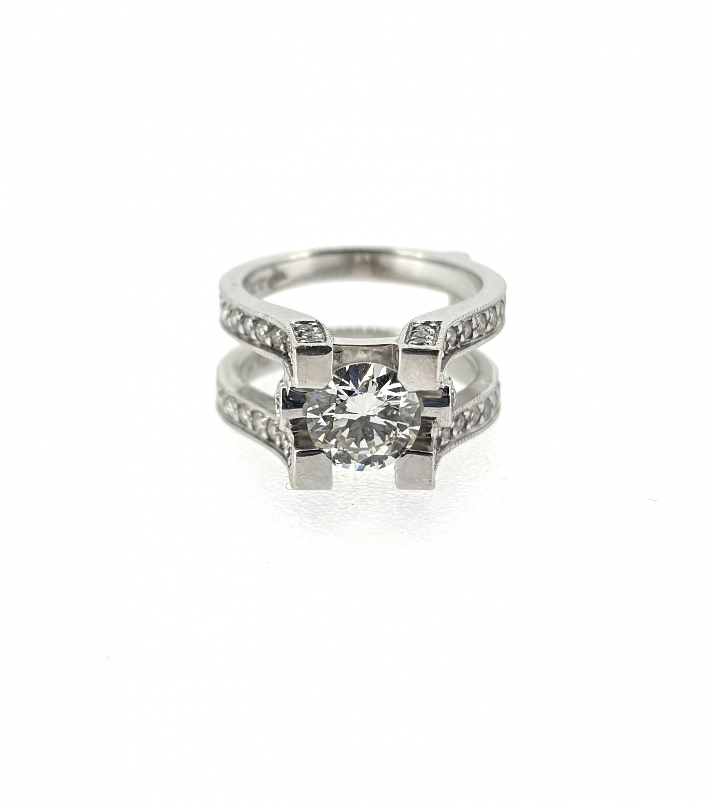 18ct White Gold & 2.50ct Diamond Ring